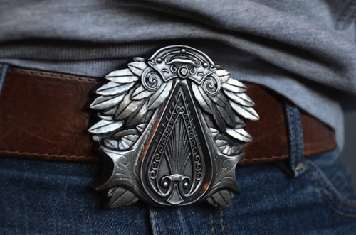 Assassin’s Creed belt buckle, so you’re pulled together Ezio-style